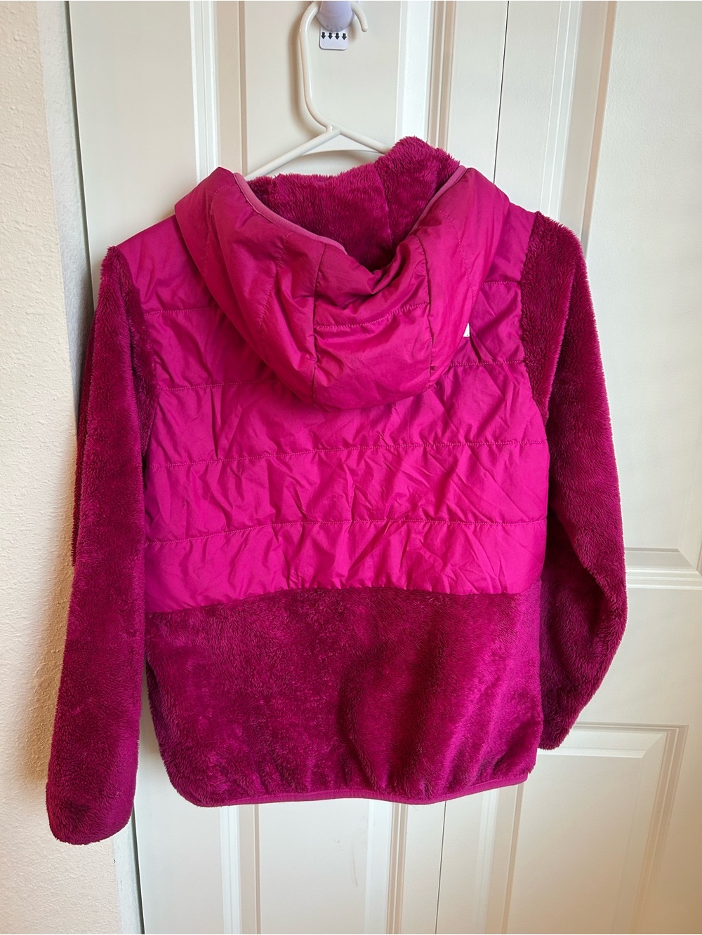 The North Face Girls' Bright Magenta Hooded Fleece & Insulated Jacket - Picture 5 of 6